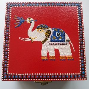 An nice exotic gift! Wooden Trinket Box, Red case